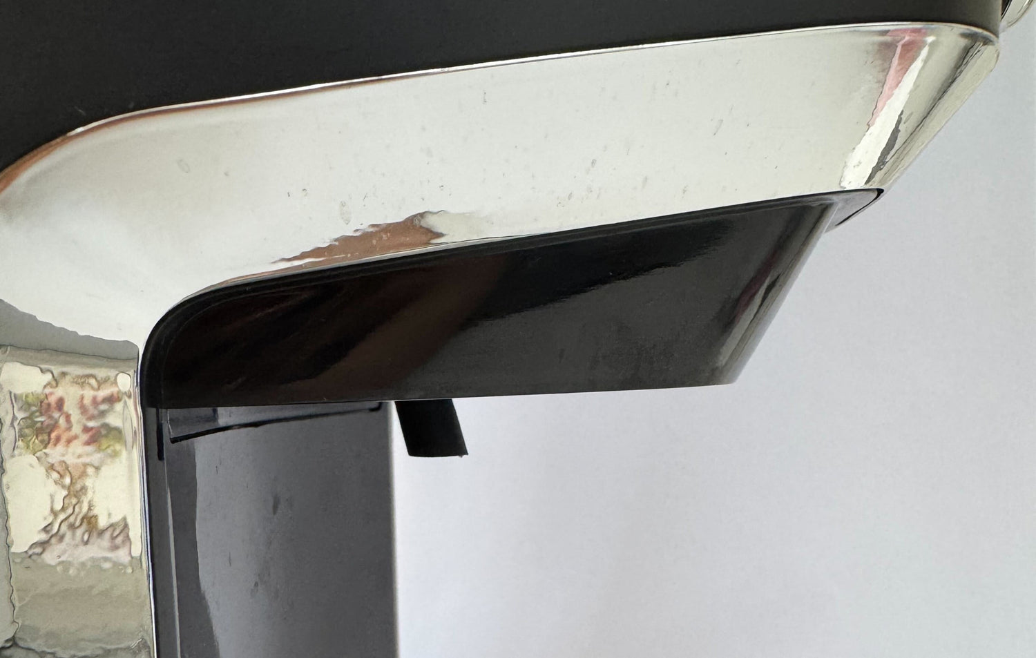 Wie kann ich die Silikondüse herausnehmen, reinigen oder ersetzen?