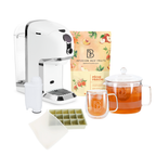 BRU Eistee-Set: BRU Maker One Teemaschine in Weiss Chrome mit einer Packung Früchtetee Pêche Fraîche in französischer Verpackung, Glaskrug mit Eistee, doppelwandiger Tasse, Wasserfilter und Eiswürfelform
