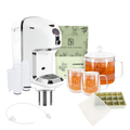 BRU Ultimate-Set mit weisser BRU Teemaschine, Jasmintee, zwei Wasserfiltern, Edelstahl-Teesieb, Entkalkungs-Adapter, Glaskrug, zwei Glastassen und Eiswürfelform.